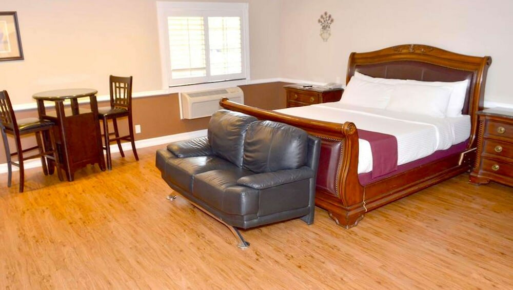 Фото Dynasty Suites Hotel Riverside