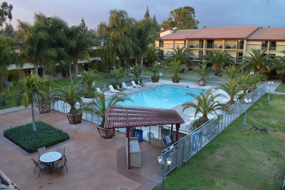 Фото Ontario Airport Inn