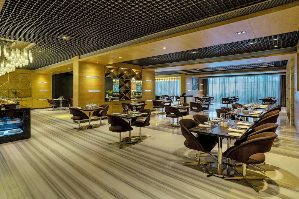 Фото Vivanta Hyderabad, Begumpet