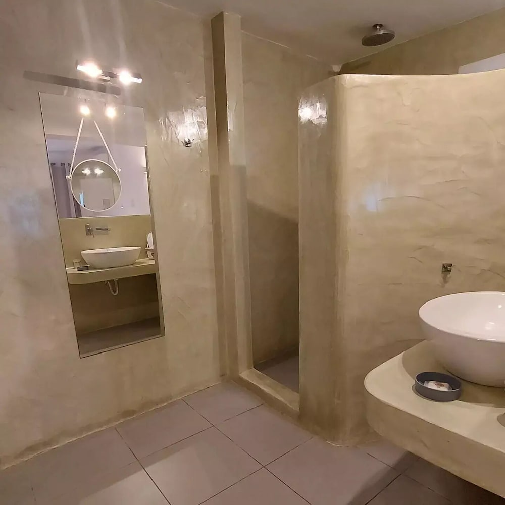 Фото Ambience Suites