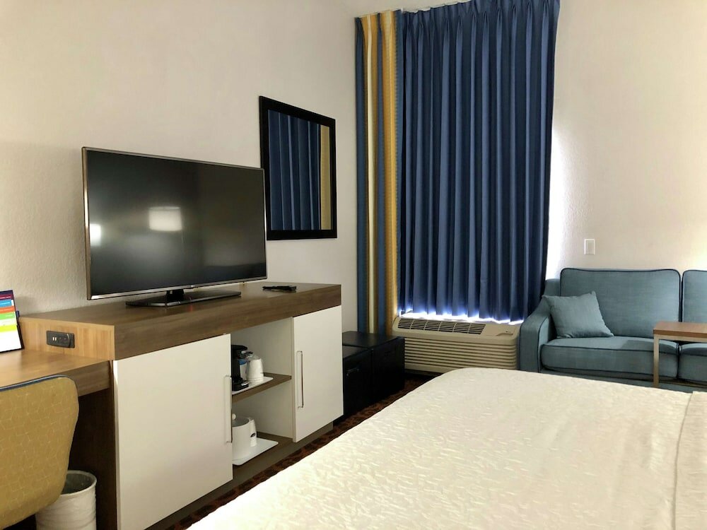 Фото Hampton Inn Spring Hill