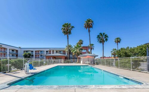 Гостиница Super 8 by Wyndham Bakersfield/Central в Бэйкерсфилде
