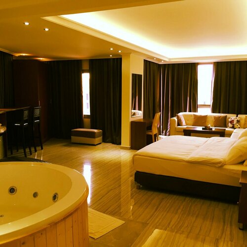 Гостиница Aphrodite Hotel в Джунии