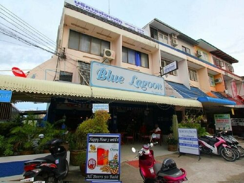 Blue Lagoon Guest House and Bar