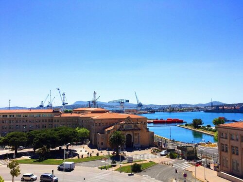 Гостиница Hotel L'Eautel Toulon Port в Тулоне
