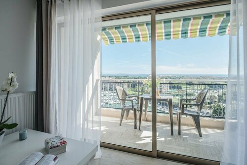 Гостиница Cannes Marina Appart Hotel Mandelieu в Манделье-ла-Напуль