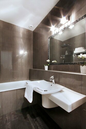 Гостиница Hôtel Les Quatre Dauphins в Экс-ан-Провансе