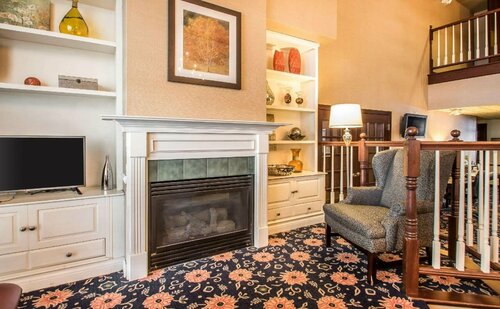 Гостиница Comfort Suites Madison West в Миддлтоне