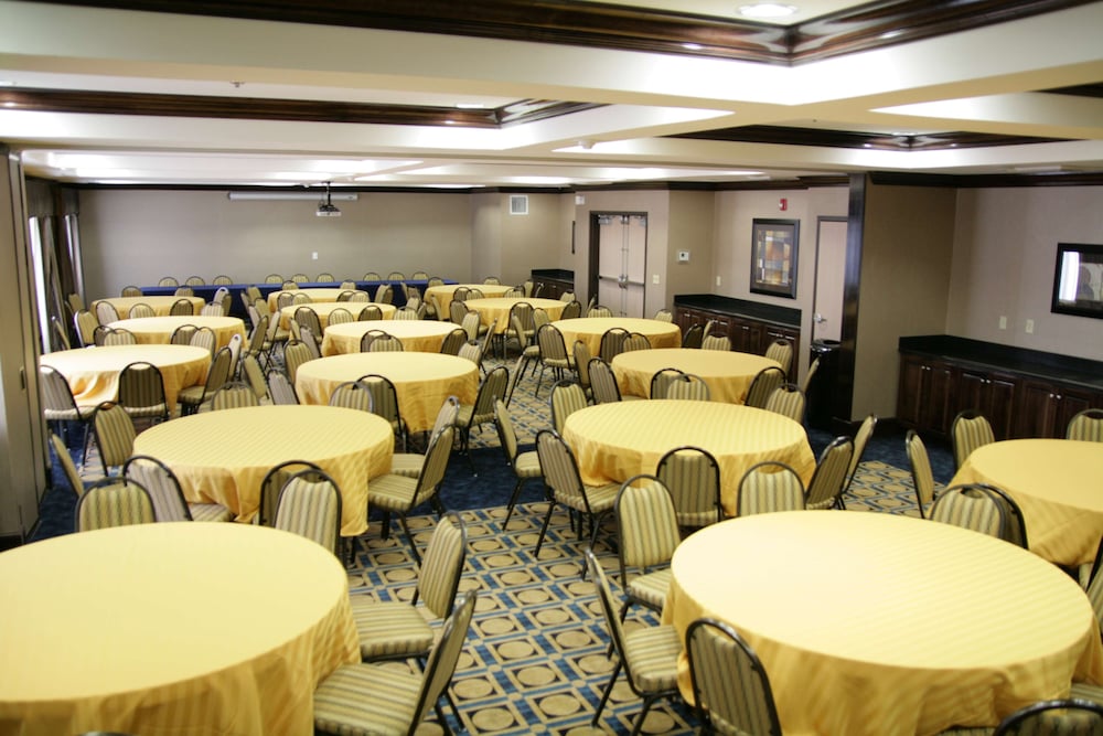 Фото Hampton Inn Olathe