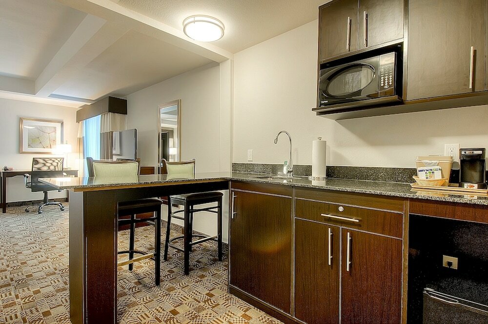 Фото Holiday Inn Express Hotel & Suites Carlsbad Beach, an Ihg Hotel