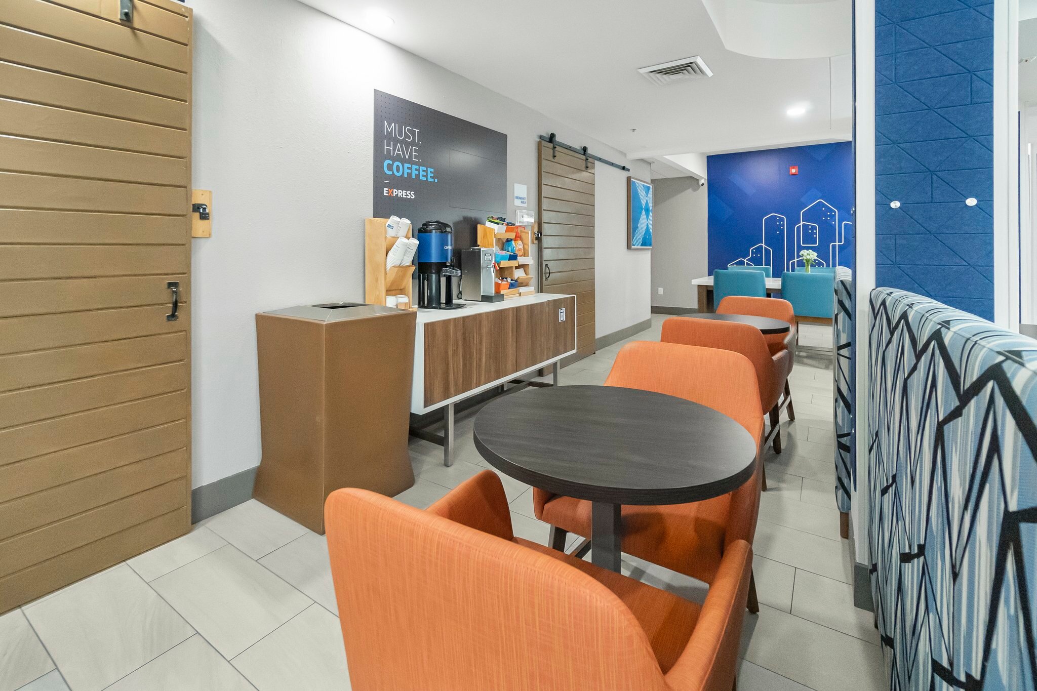 Фото Holiday Inn Express Salt Lake City South - Midvale, an Ihg Hotel