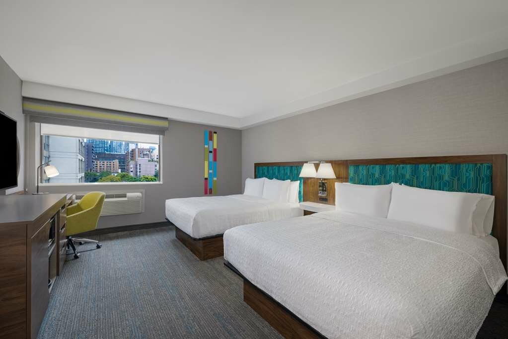 Фото Hampton Inn & Suites by Hilton Toronto Downtown