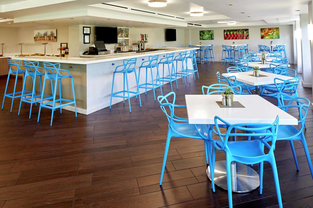 Фото DoubleTree by Hilton Alana - Waikiki Beach