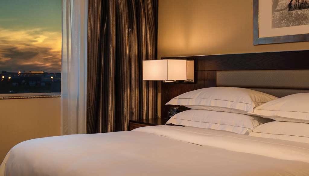 Фото Hilton Winnipeg Airport Suites