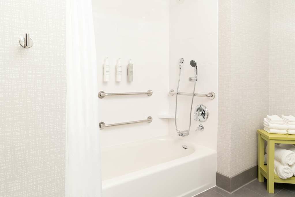 Фото Hampton Inn & Suites Santa Rosa Sonoma Wine Country