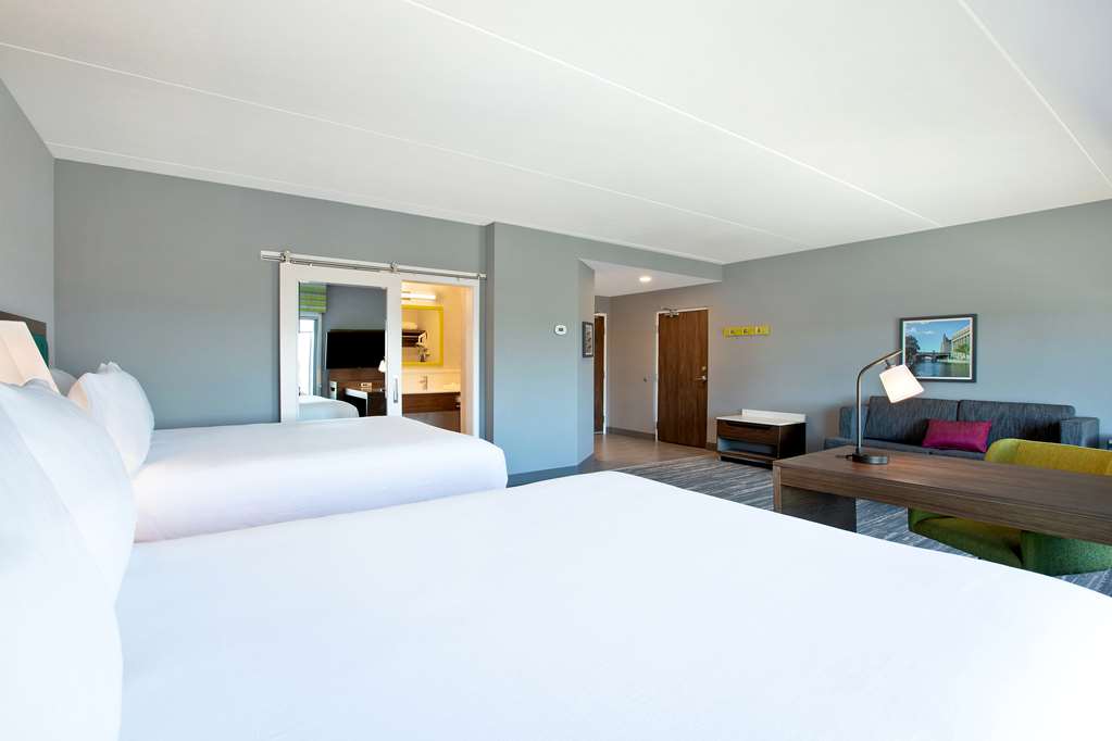 Фото Hampton Inn & Suites Ottawa West