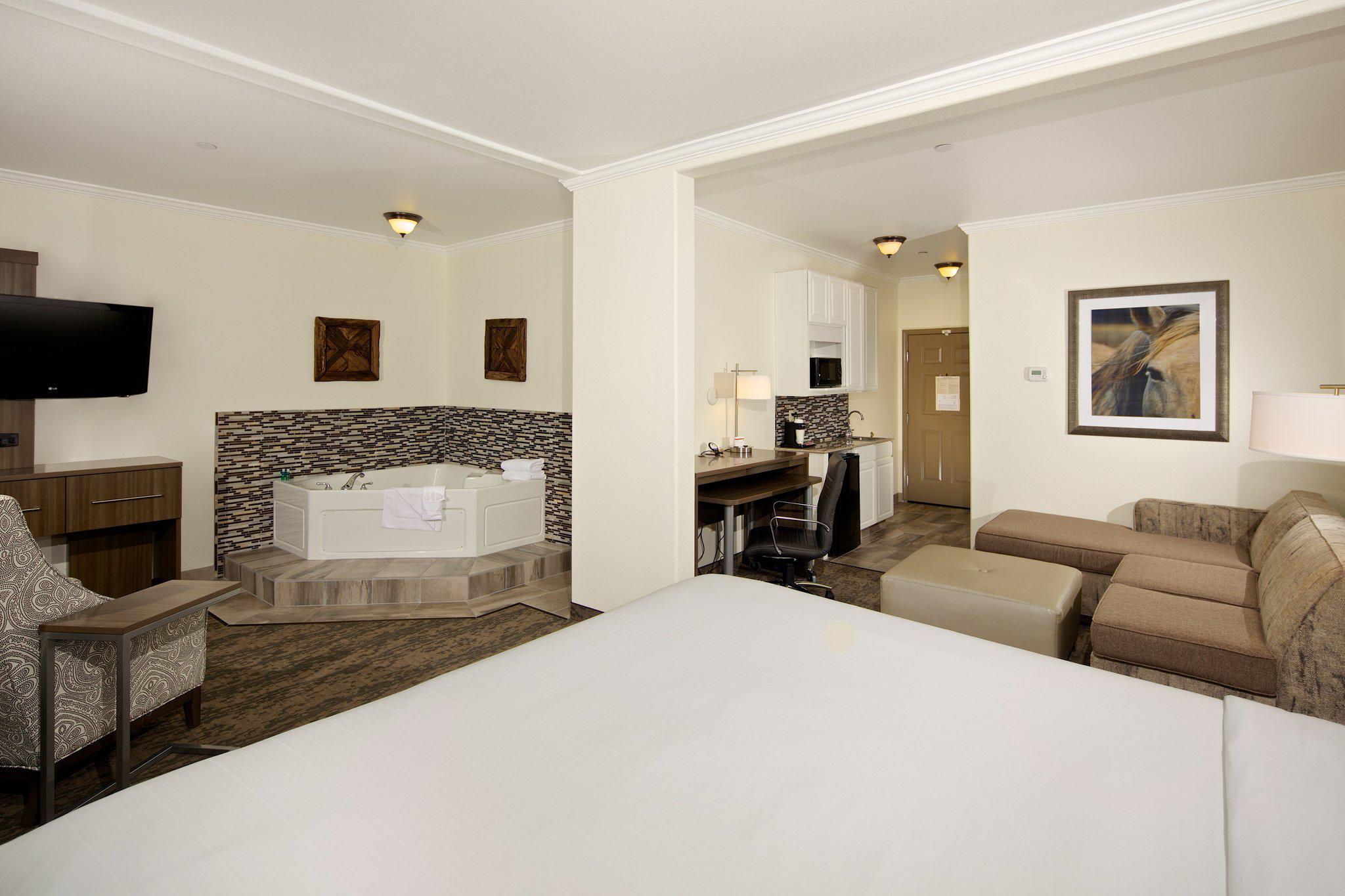 Фото Holiday Inn Express & Suites Paso Robles, an Ihg Hotel
