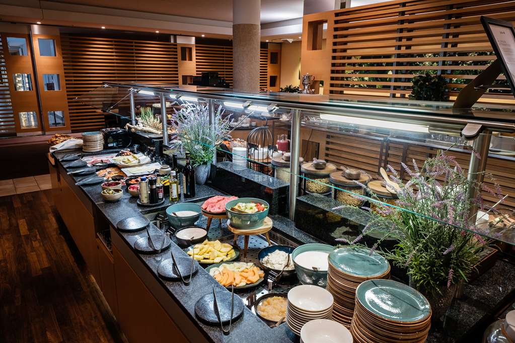 Фото Radisson Blu Hotel, Hannover