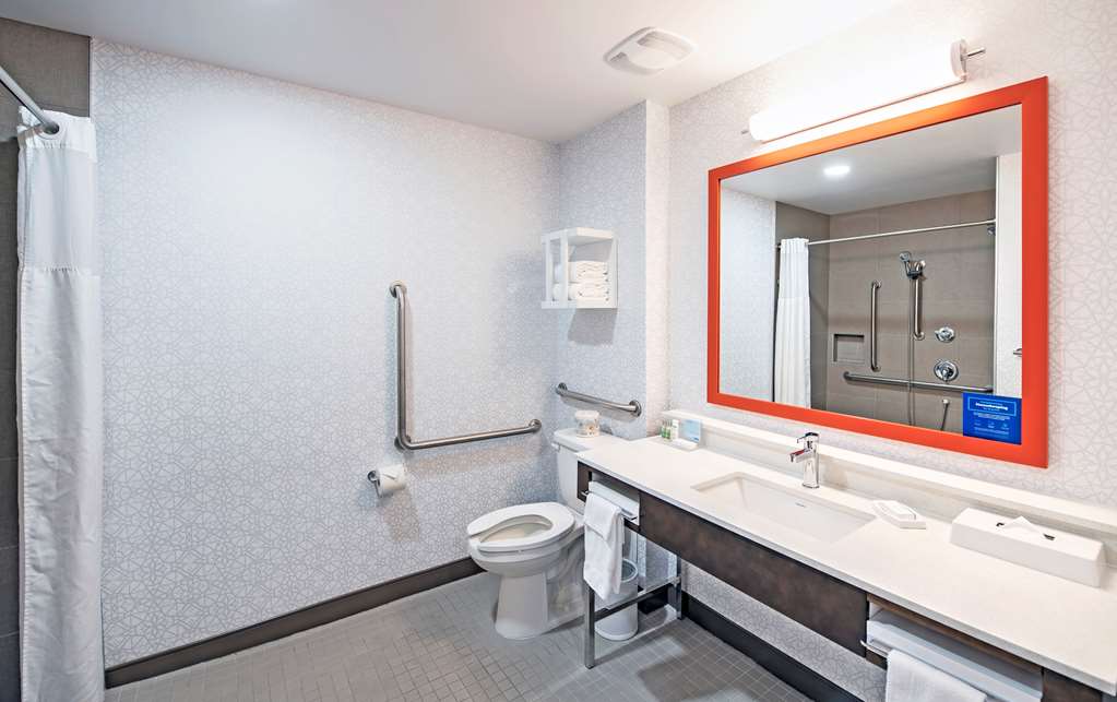 Фото Hampton Inn by Hilton Ottawa