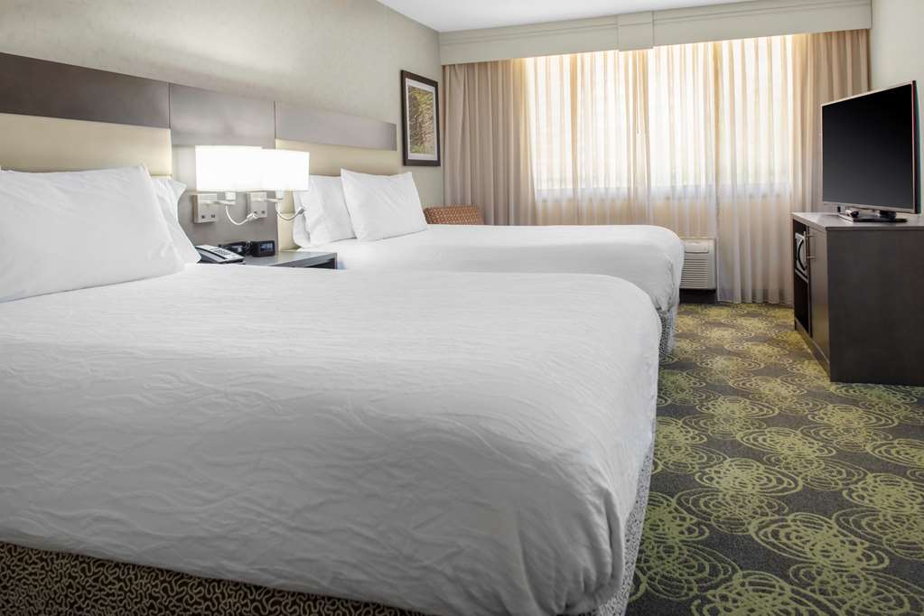 Фото Hilton Garden Inn Reagan National Airport