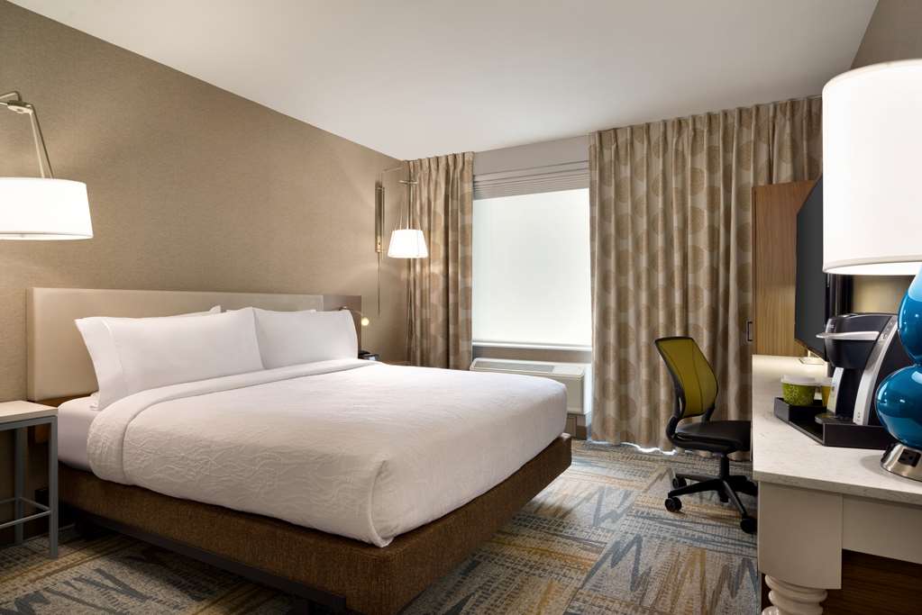 Фото Hilton Garden Inn New York Times Square South