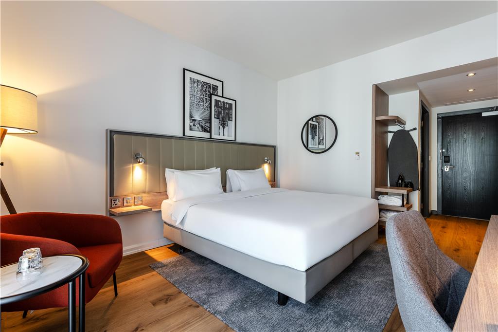 Фото Radisson Hotel Manchester City Centre, A Verified Net Zero Hotel