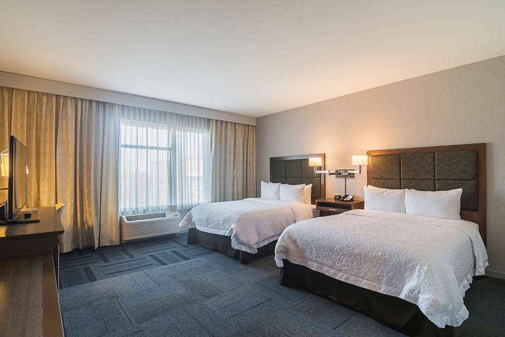 Фото Hampton Inn Chicago North Loyola Station