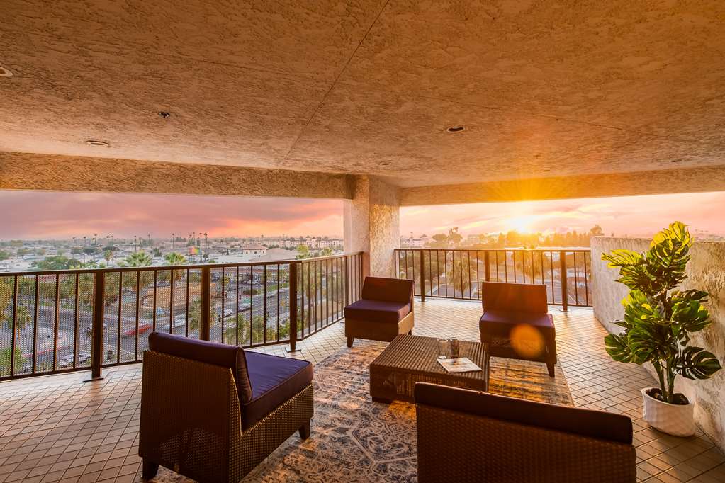 Фото DoubleTree by Hilton Carson