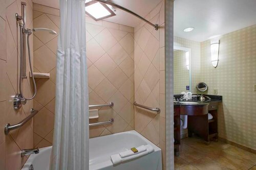 Гостиница Doubletree Suites by Hilton Bentonville в Бентонвилле
