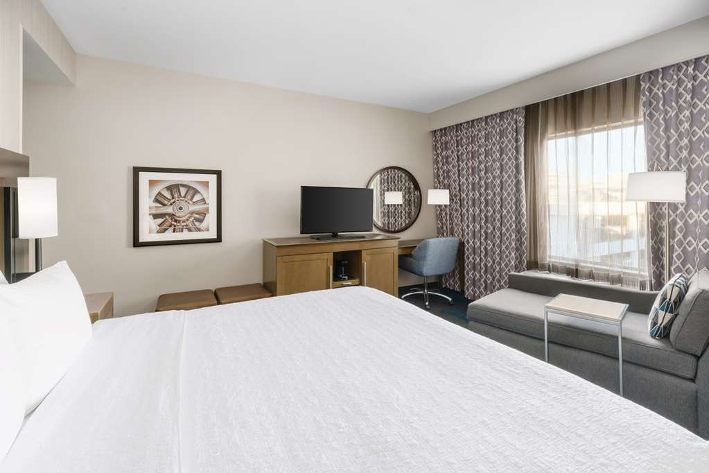 Фото Hampton Inn & Suites Lax El Segundo