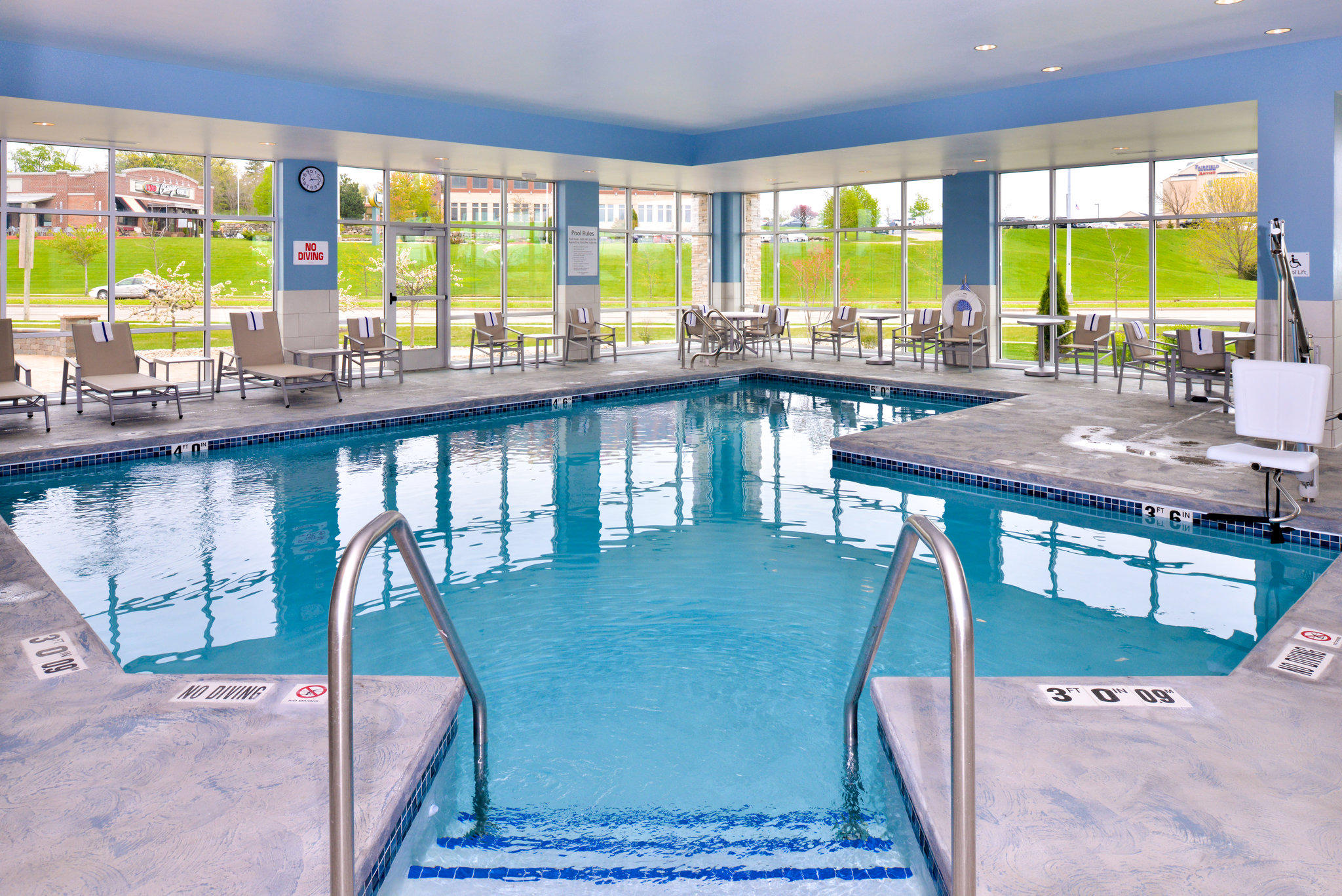 Фото Holiday Inn Express & Suites Madison, an Ihg Hotel