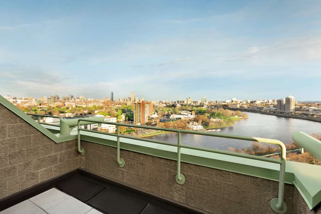 Фото DoubleTree Suites by Hilton Hotel Boston - Cambridge