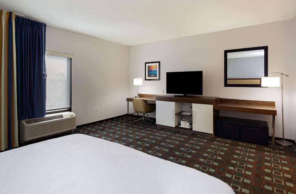 Фото Hampton Inn Spring Hill