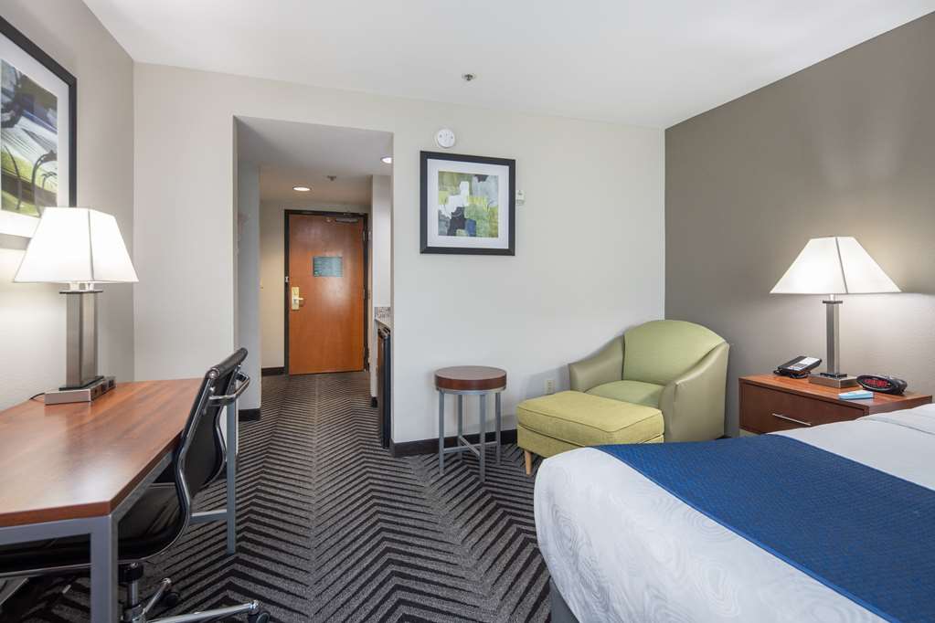 Фото Best Western Coyote Point Inn