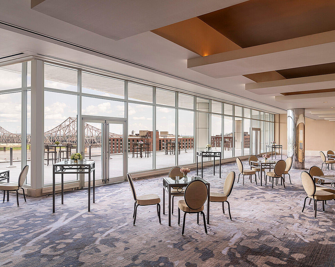 Фото Four Seasons Hotel St Louis
