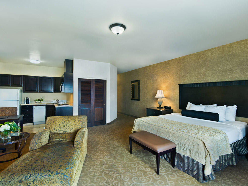 Фото Oxford Suites Boise