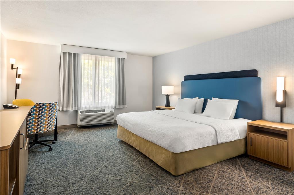 Фото Hampton Inn & Suites Merced