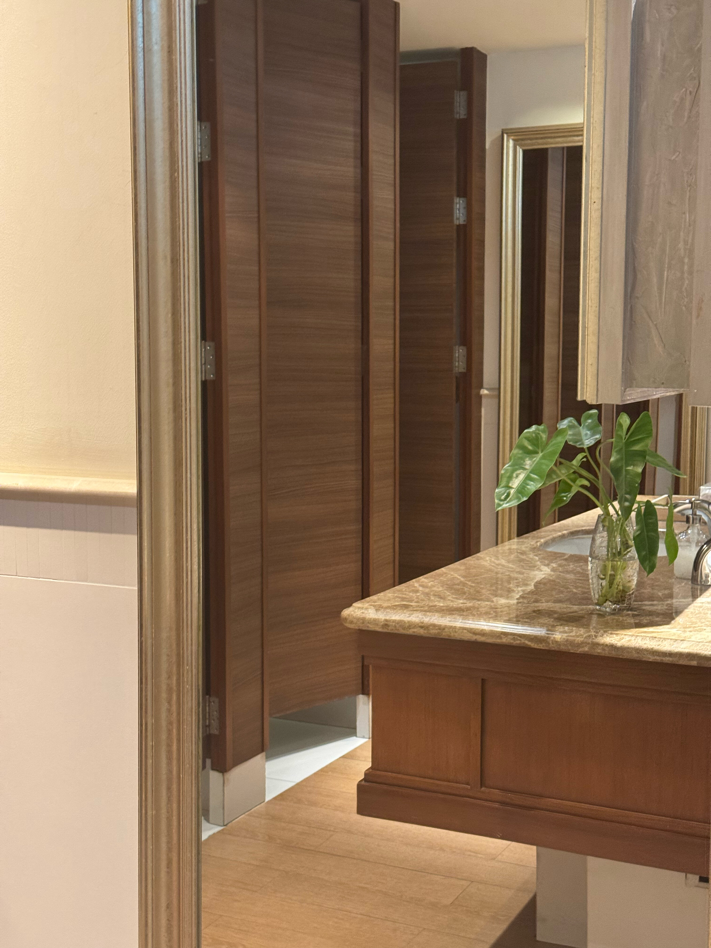 Фото Woodlands Suites Serviced Residences