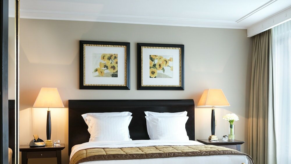 Фото Warwick Paris Champs-Elysees