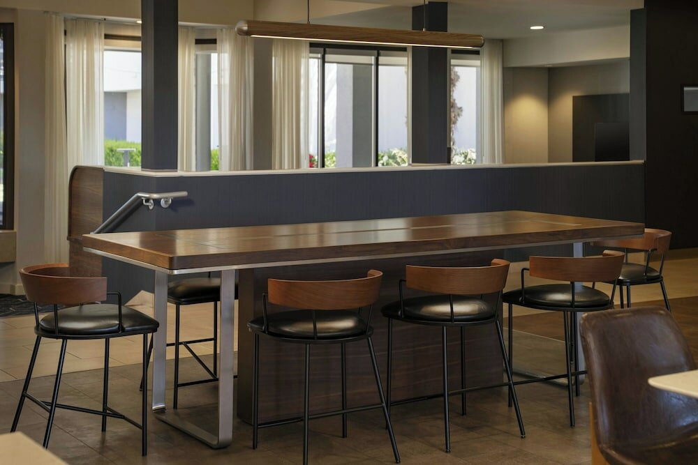 Фото Courtyard by Marriott Fresno