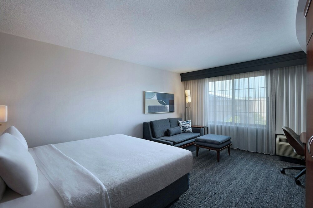 Фото Courtyard Marriott Aksarben Village