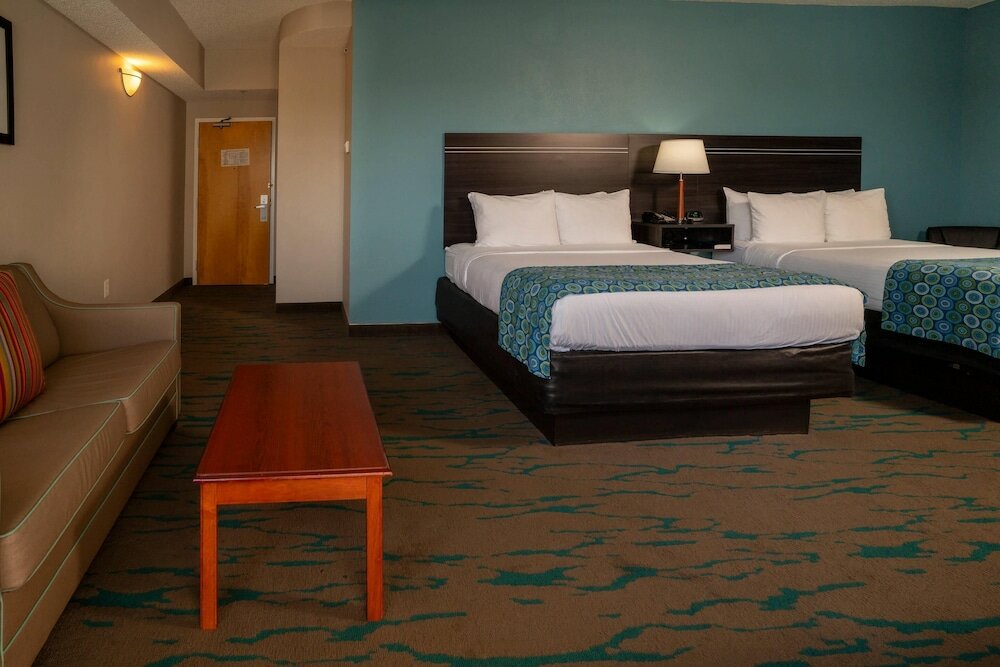 Фото Gateway Hotel & Suites, Ascend Hotel Collection