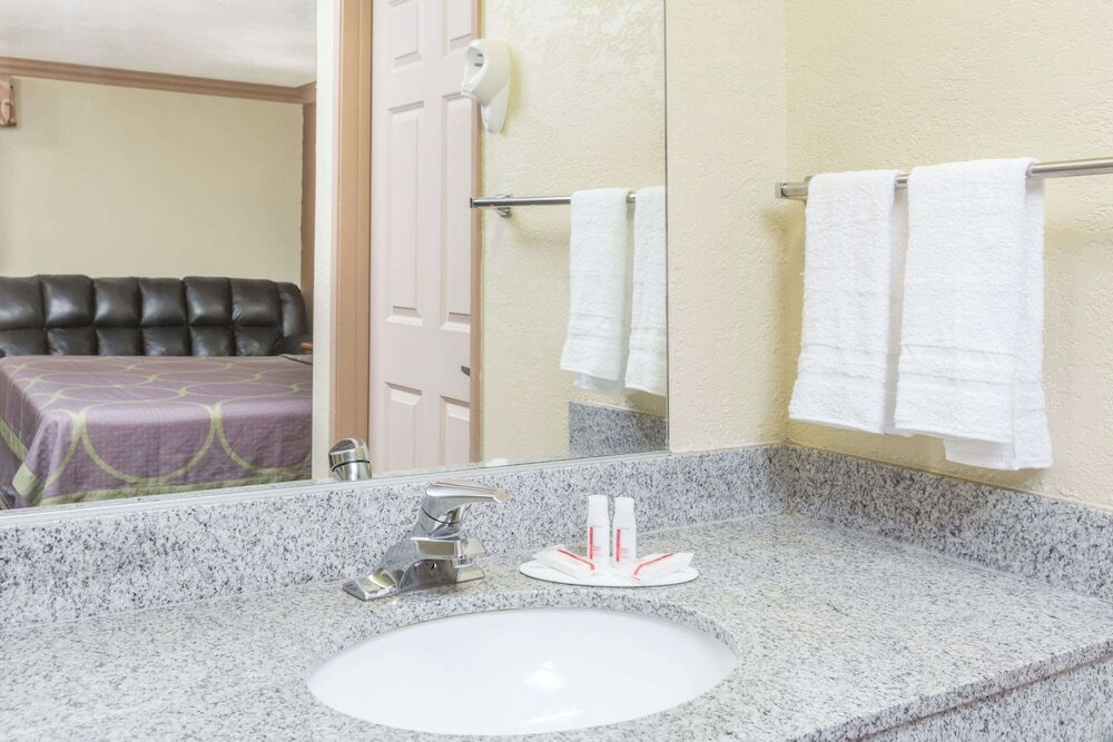 Фото Super 8 by Wyndham Azusa