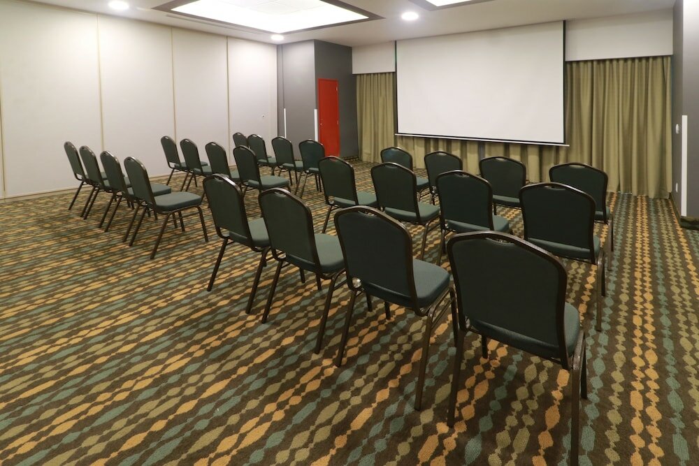 Фото Wyndham Garden Guadalajara Acueducto