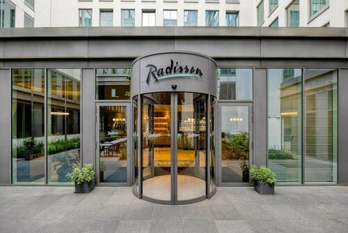 Внешний вид отеля Radisson Hotel Brussels Centre Midi в Сен-Жиле, фото 3