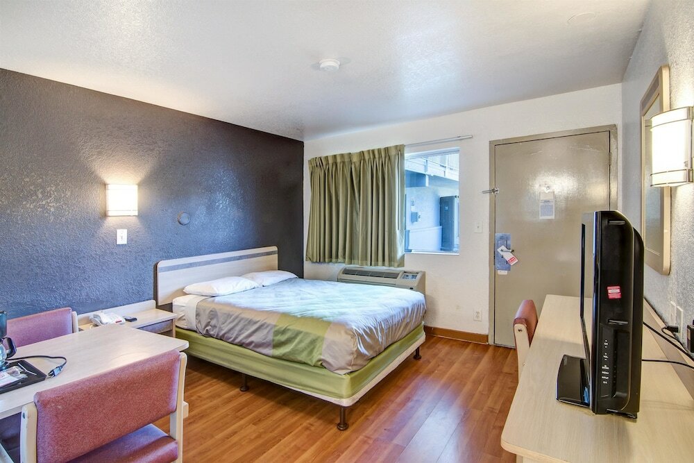 Фото Studio 6 Grand Prairie, Tx