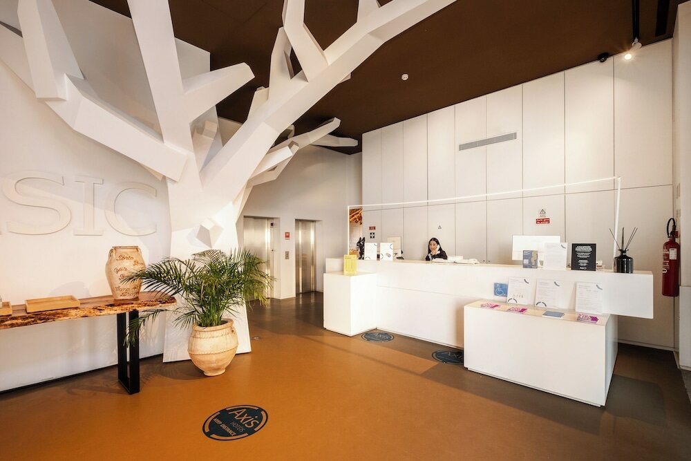 Фото Basic Braga by Axis