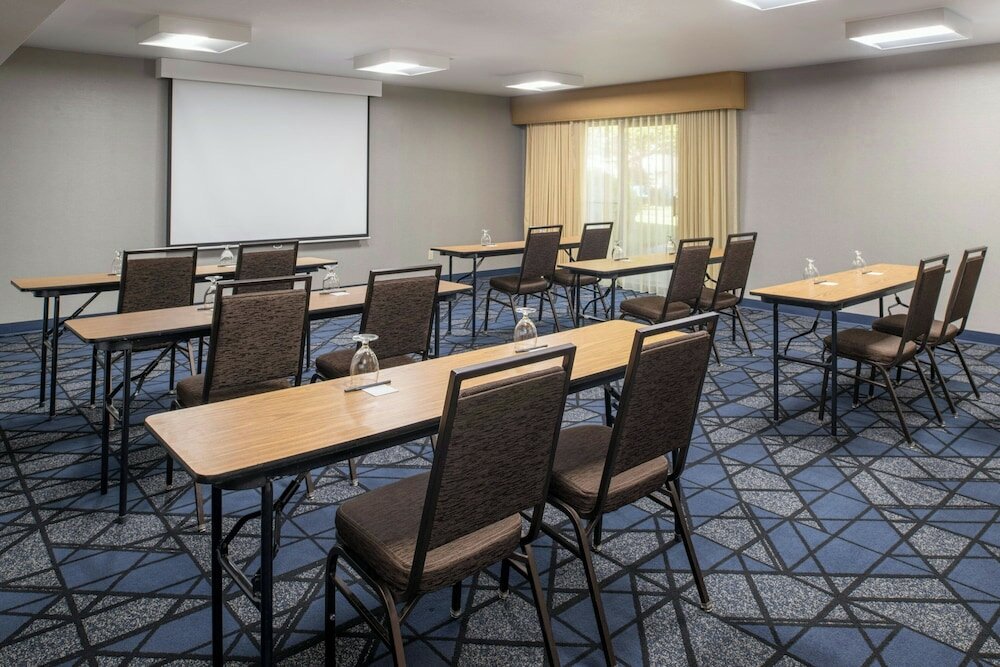 Фото Courtyard by Marriott Vacaville