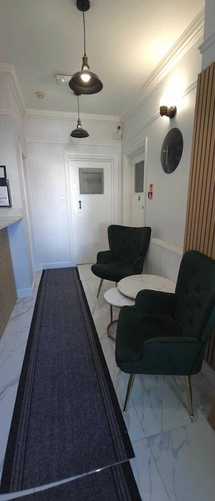 Фото Golders Park Hotel