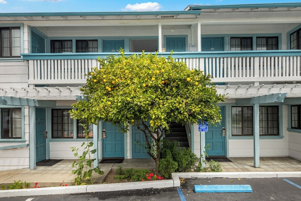 Фото Arbor Inn Monterey